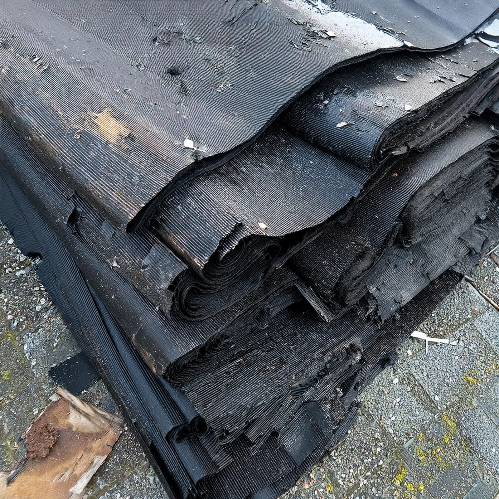 Entsorgung von Bitumen Dachpappe
